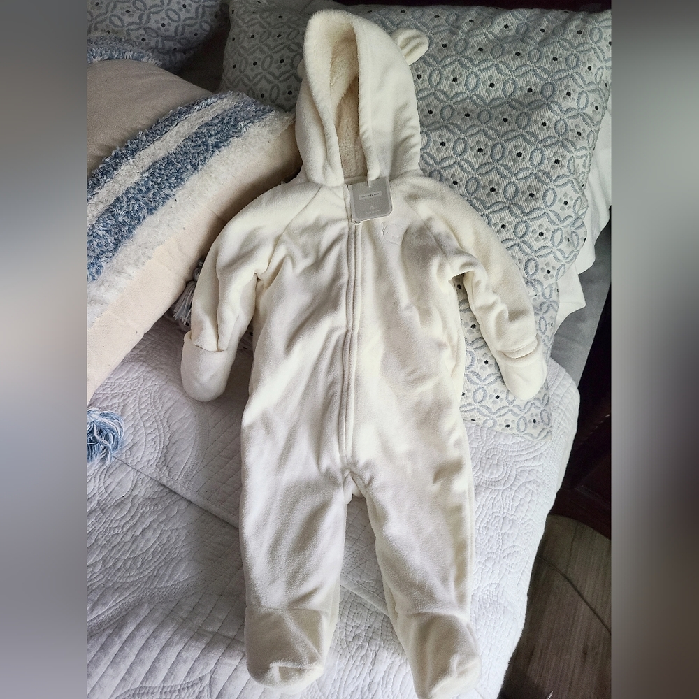 Nwts Old Navy baby bunting sweater snow suit Size 3-6 mo